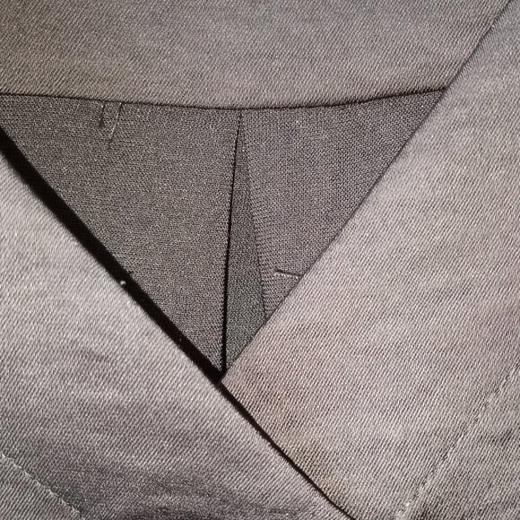 'LOFT' Petites Solid Black Cap Sleeve Faux Satin Top Size LP EUC - Picture 4 of 8